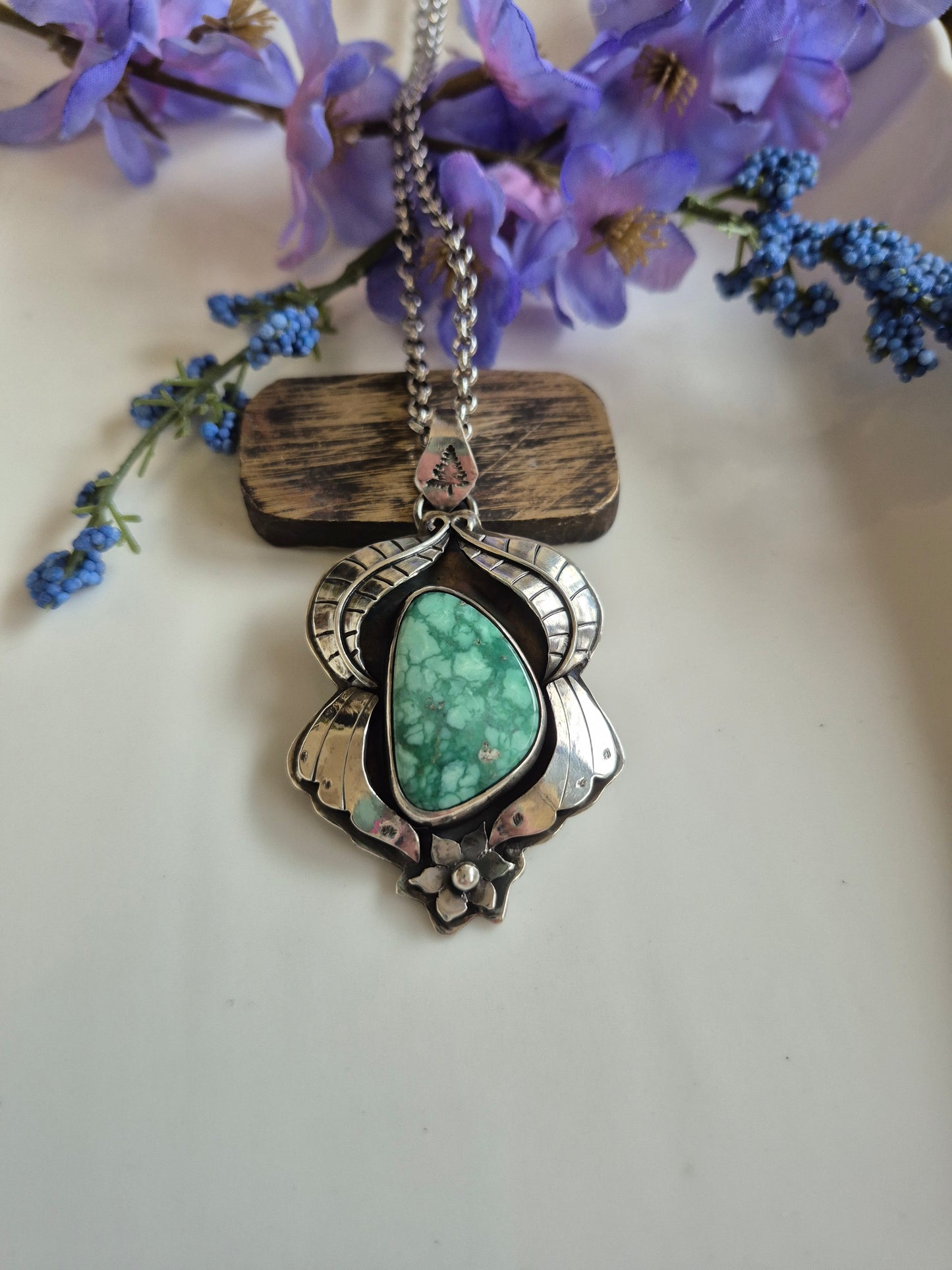 The Broken Arrow Pendant – Variscite & Silver Leaves